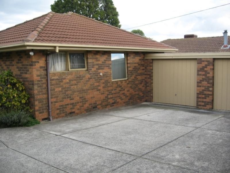 2/3 Barrina Street, Blackburn VIC 3130