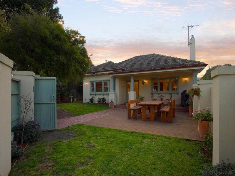 1/3 Barker Street, Cheltenham VIC 3192