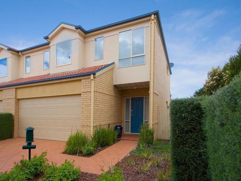 8 Travers Walk, Heatherton VIC 3202