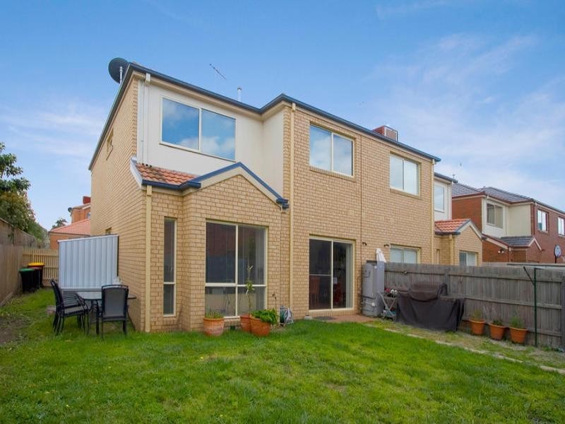 8 Travers Walk, Heatherton VIC 3202