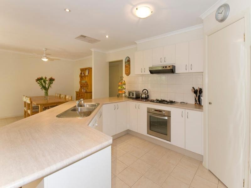 6 Carpentaria Court, Aspendale Gardens VIC 3195