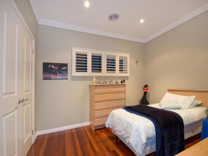 1 Peppertree Place, Cheltenham VIC 3192