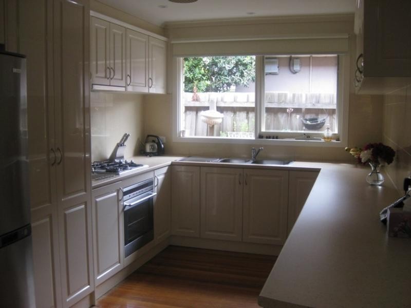 6 Donhaven Court, Dingley Village VIC 3172