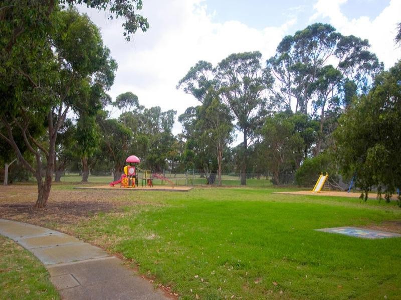 13 Golflinks Crescent, Dingley Village VIC 3172