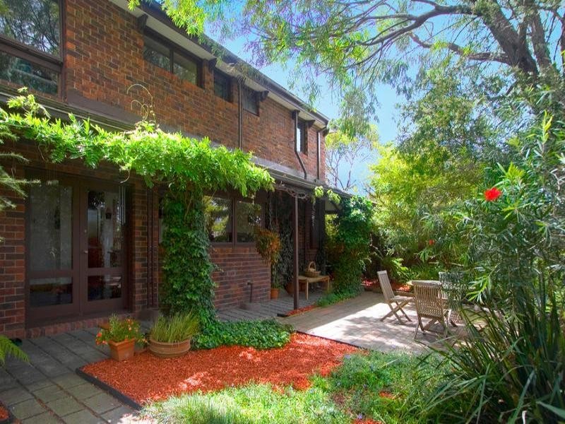 13 Golflinks Crescent, Dingley Village VIC 3172