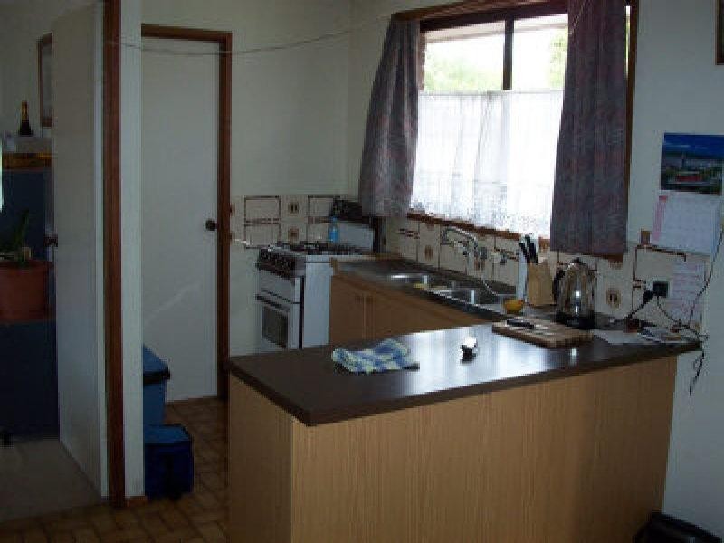 1 Swan Place, Dingley Village VIC 3172