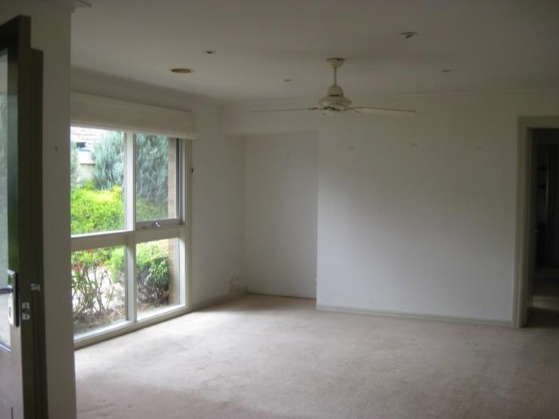 10 Lord Avenue, Dingley Village VIC 3172