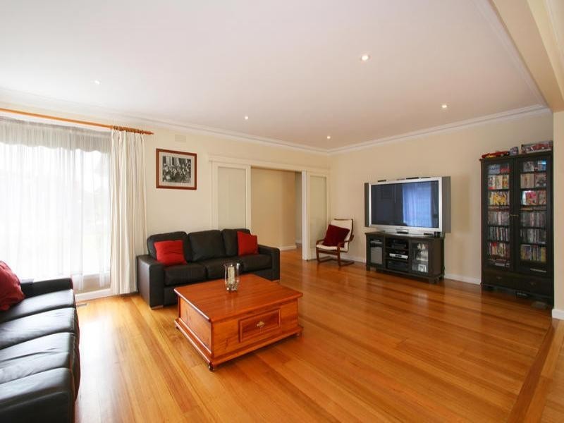 1 Sharan Avenue, Mentone VIC 3194