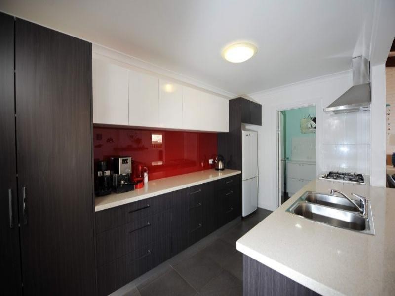 8 Snowdon Drive, Cheltenham VIC 3192