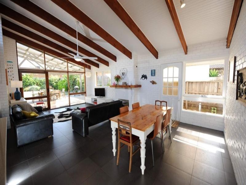 8 Snowdon Drive, Cheltenham VIC 3192