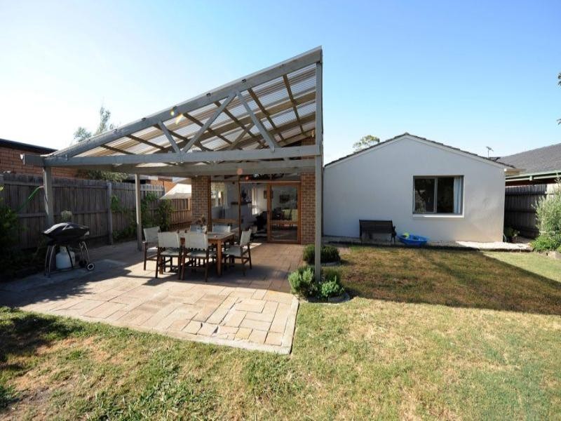 8 Snowdon Drive, Cheltenham VIC 3192