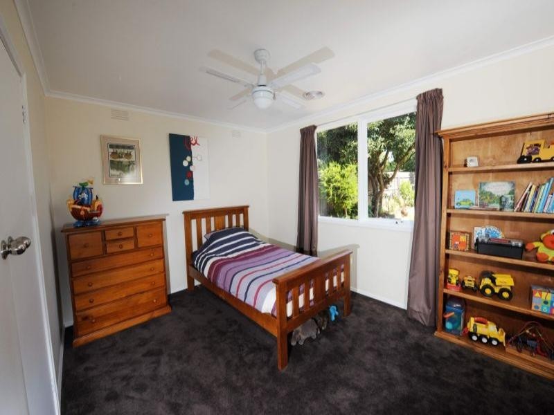 8 Snowdon Drive, Cheltenham VIC 3192