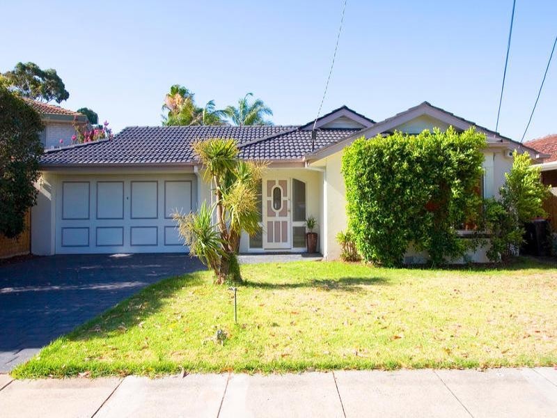11 Snowdon Drive, Cheltenham VIC 3192