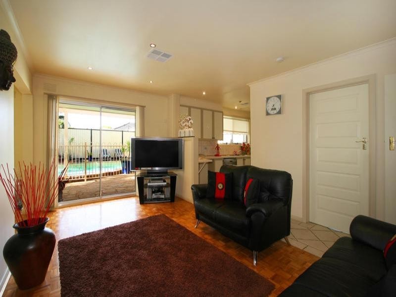 11 Snowdon Drive, Cheltenham VIC 3192