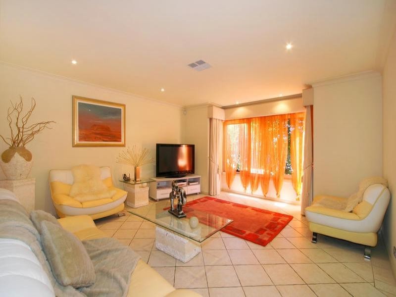 11 Snowdon Drive, Cheltenham VIC 3192