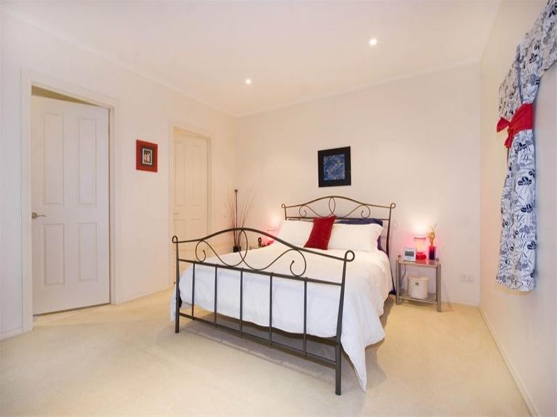 2 Walker Grove, Cheltenham VIC 3192