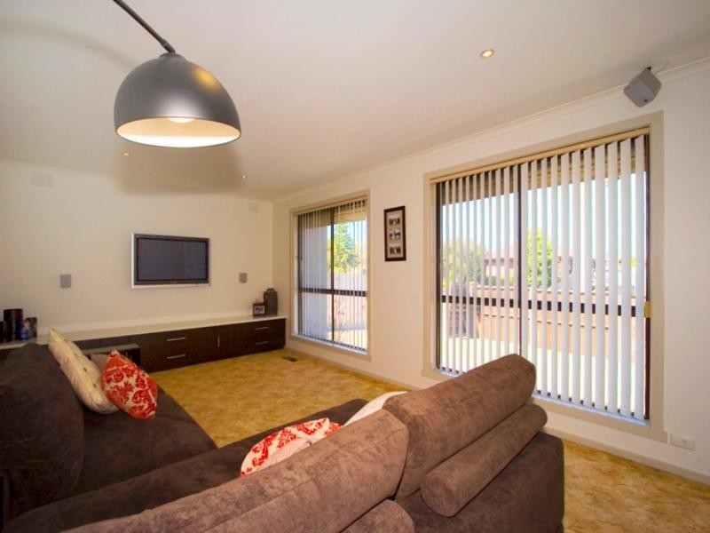 35 Benkel Avenue, Cheltenham VIC 3192