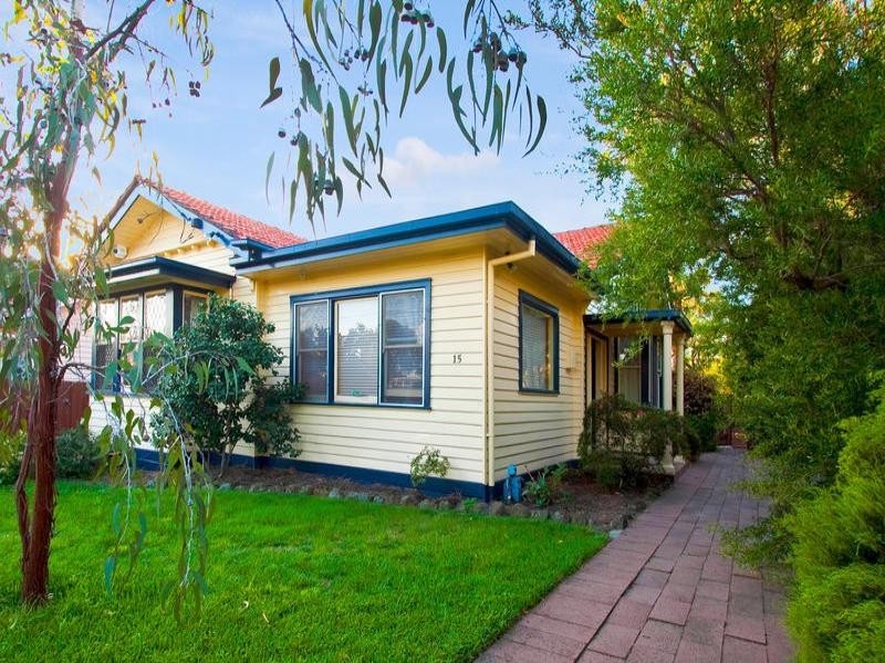 15 Ludstone Street, Hampton VIC 3188
