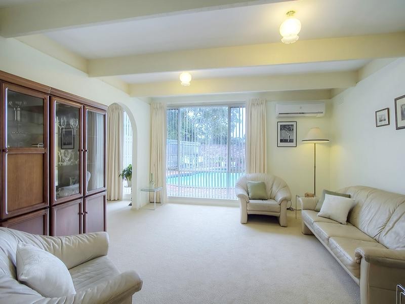 18 Snowdon Drive, Cheltenham VIC 3192