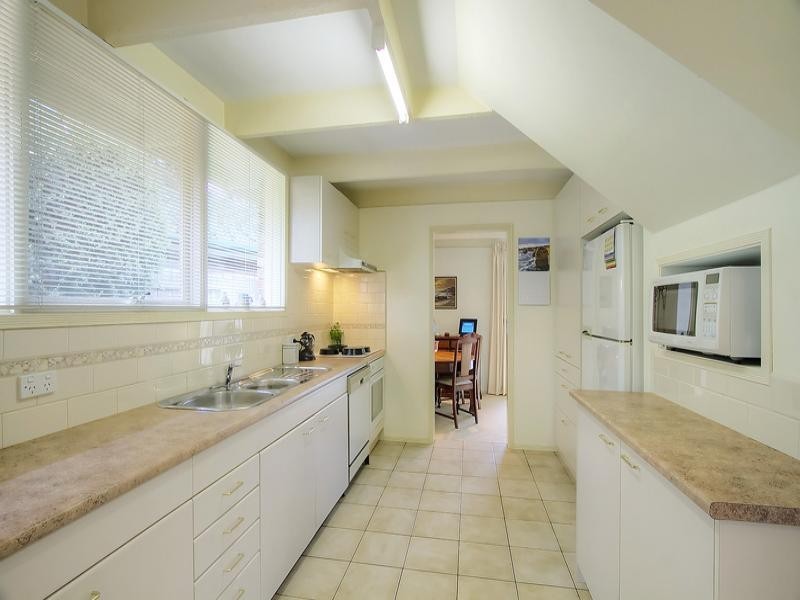 18 Snowdon Drive, Cheltenham VIC 3192