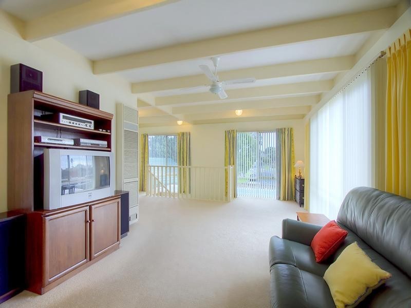 18 Snowdon Drive, Cheltenham VIC 3192