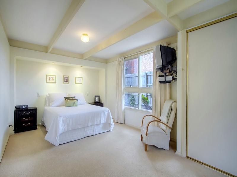 18 Snowdon Drive, Cheltenham VIC 3192