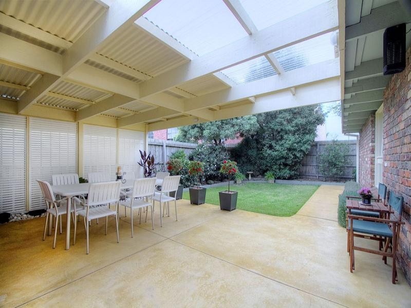 18 Snowdon Drive, Cheltenham VIC 3192