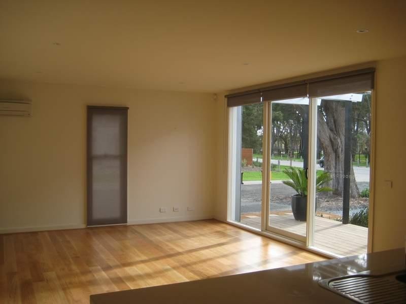 1/3 Evergreen Circuit, Cheltenham VIC 3192