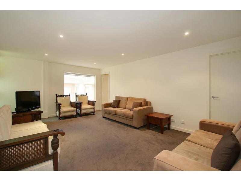 2/3 Evergreen Circuit, Cheltenham VIC 3192