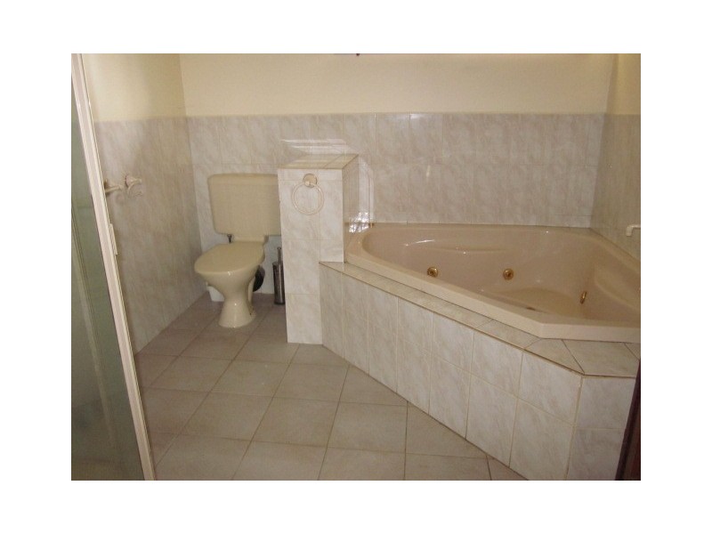 2 Anita Avenue, Dingley Village VIC 3172