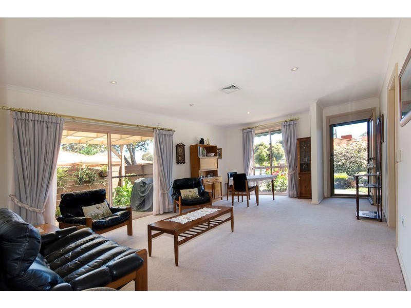 76/62-76 Cavangh Street, Cheltenham VIC 3192