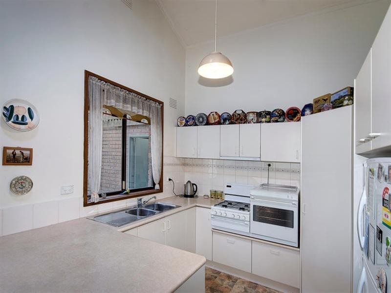 11 Woodland Drive, Cheltenham VIC 3192