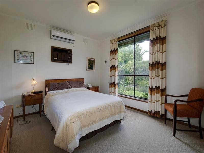 11 Woodland Drive, Cheltenham VIC 3192