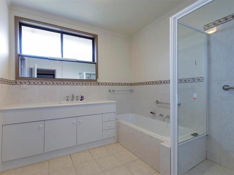 11 Woodland Drive, Cheltenham VIC 3192