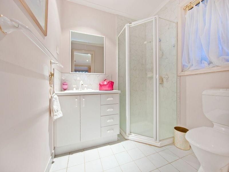 8 Tintern Grove, Cheltenham VIC 3192