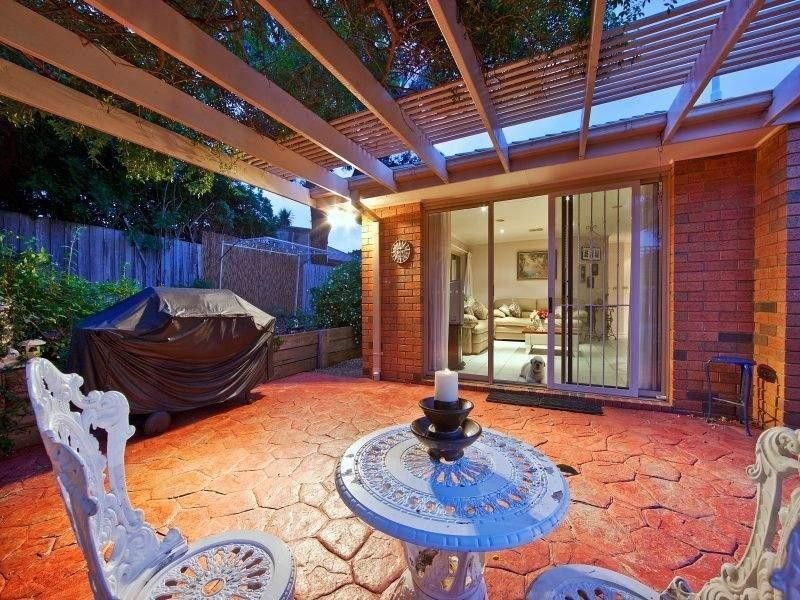 8 Tintern Grove, Cheltenham VIC 3192