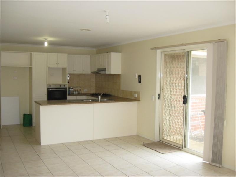 14 Kingsland Close, Dingley Village VIC 3172