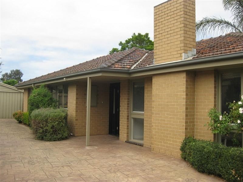 10 Lord Avenue, Dingley Village VIC 3172