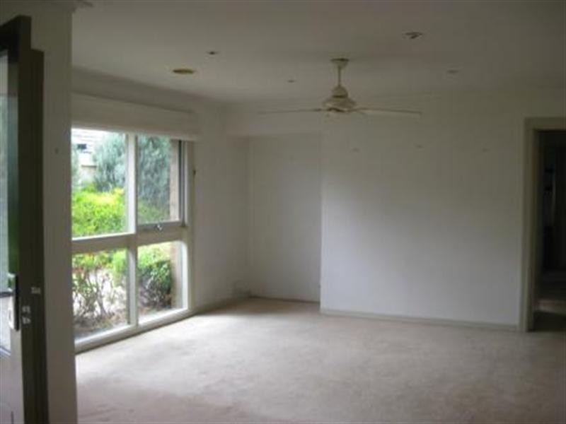 10 Lord Avenue, Dingley Village VIC 3172