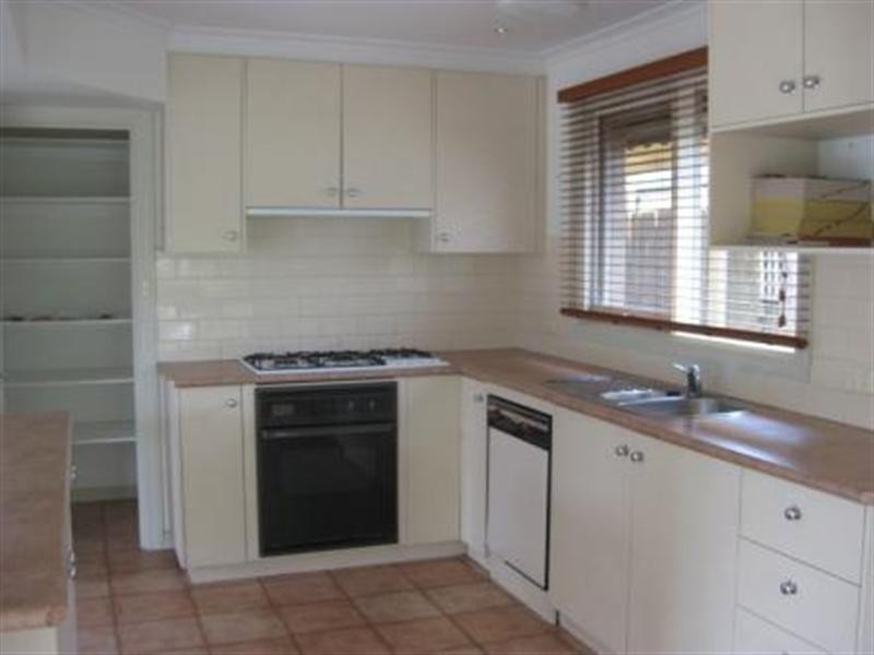 10 Lord Avenue, Dingley Village VIC 3172