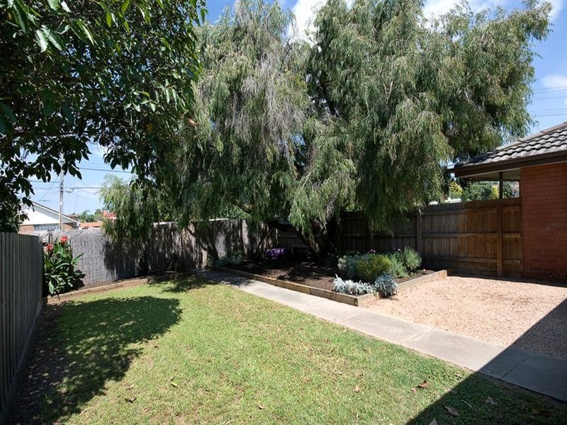 2/93 Bernard Street, Cheltenham VIC 3192