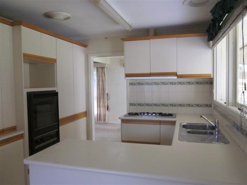 4 Pickworth Drive, Dingley Village VIC 3172