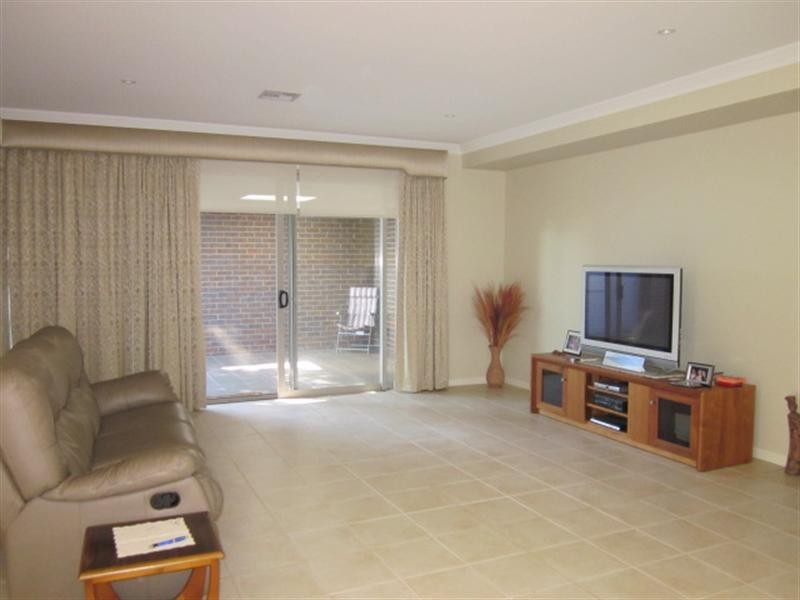 4 Wade Court, Cheltenham VIC 3192