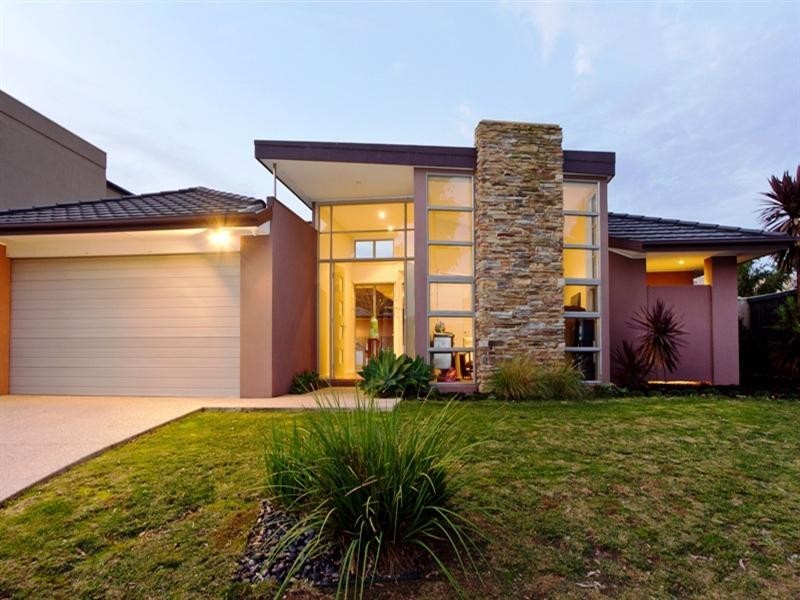 15 Island Point Avenue, Waterways VIC 3195