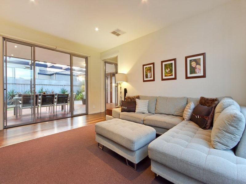 15 Island Point Avenue, Waterways VIC 3195