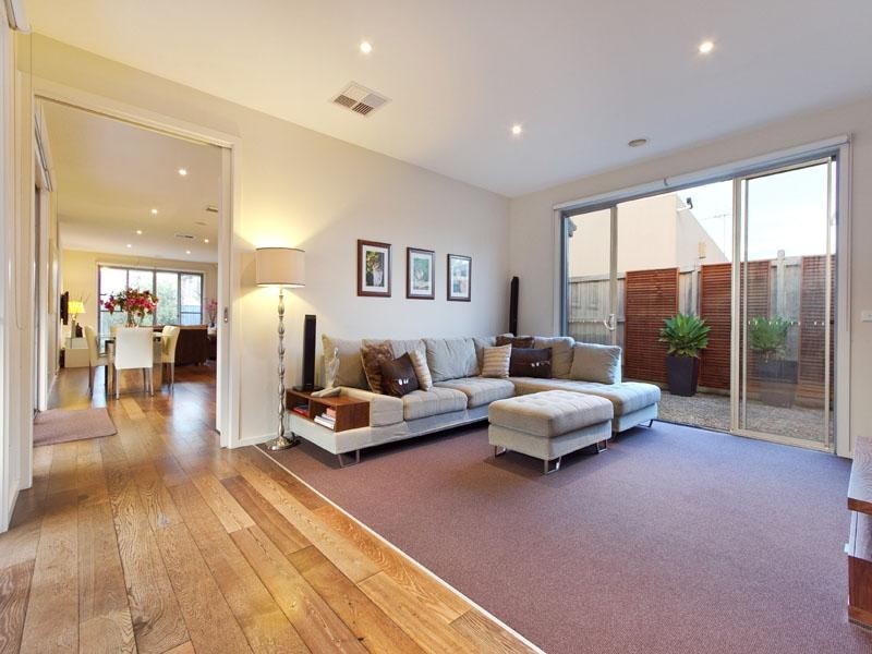 15 Island Point Avenue, Waterways VIC 3195