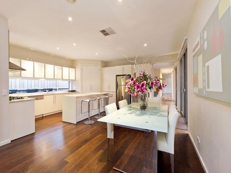 15 Island Point Avenue, Waterways VIC 3195