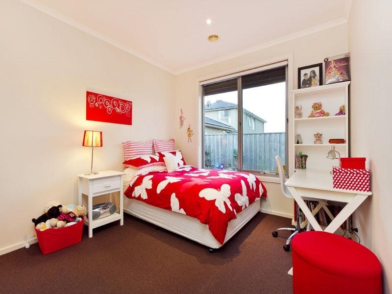 15 Island Point Avenue, Waterways VIC 3195