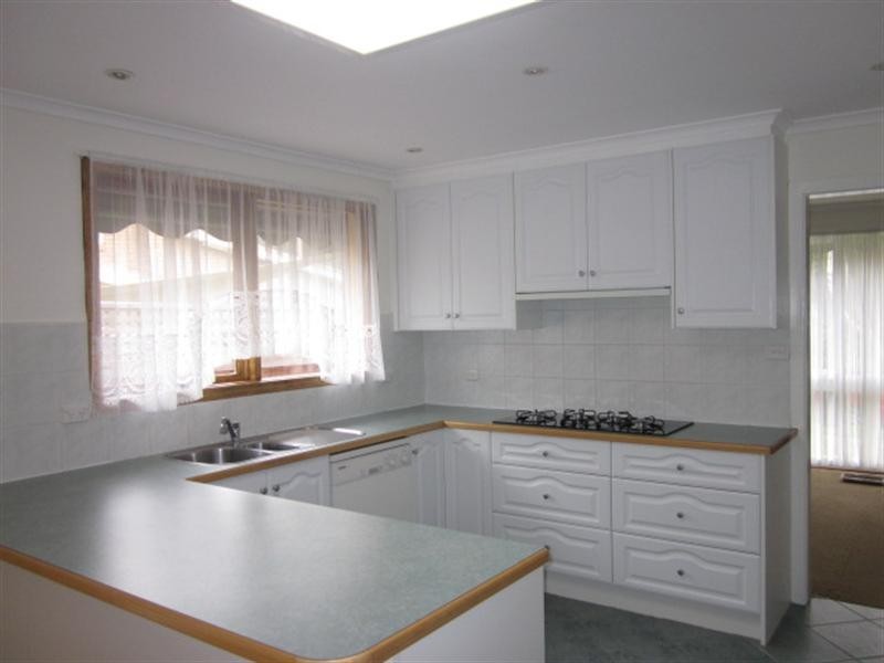 18 Greenwood Close, Dingley Village VIC 3172