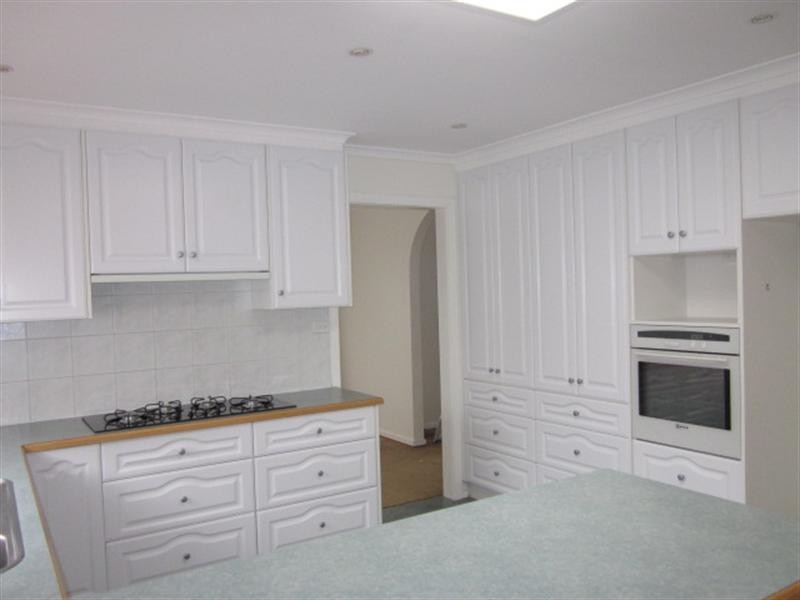 18 Greenwood Close, Dingley Village VIC 3172